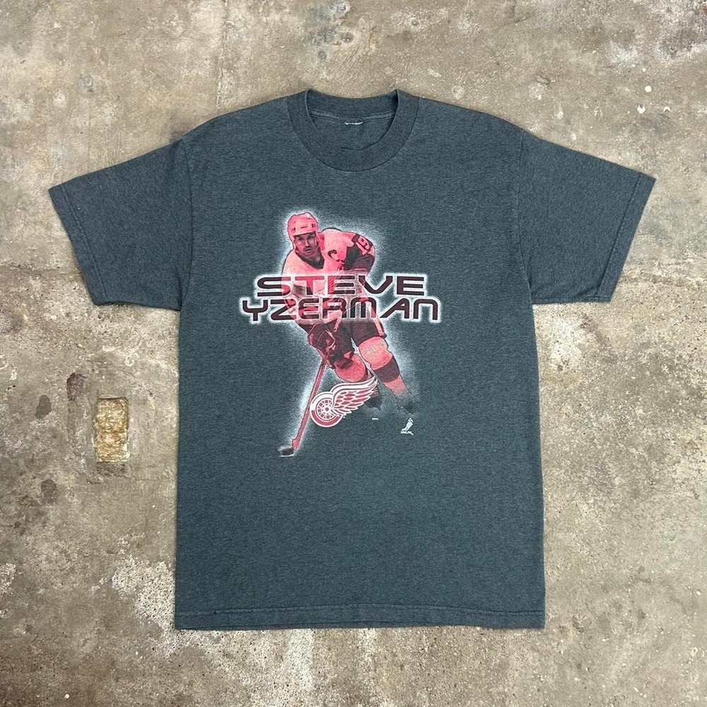 Vintage 90s Detroit Red Wings Shirt Size XL Gray Steve Yzerman Player NHL Hockey
